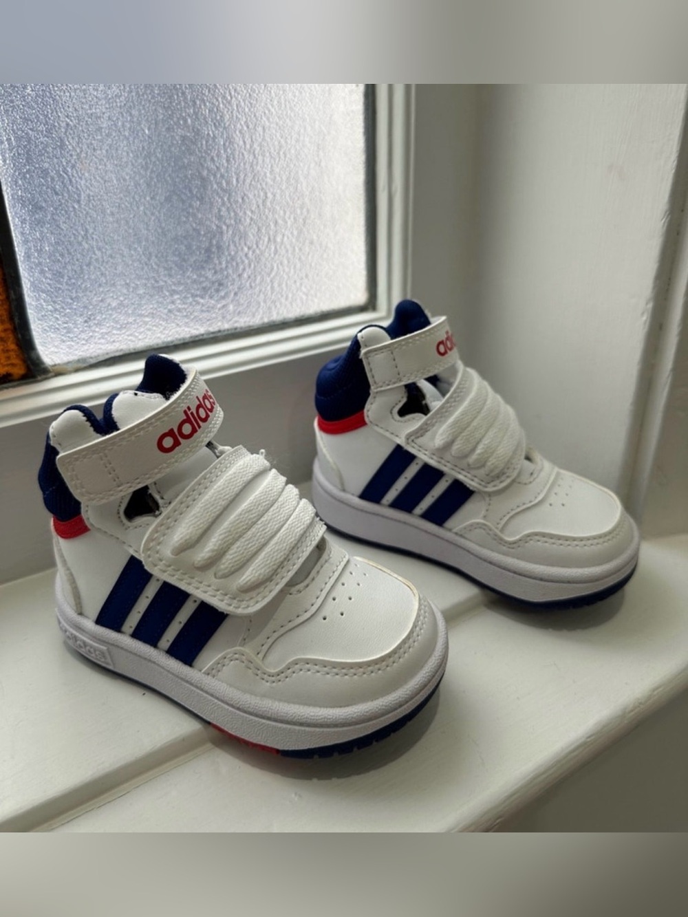 New in box baby boy Adidas Hoops Mid Sneakers size 5 US